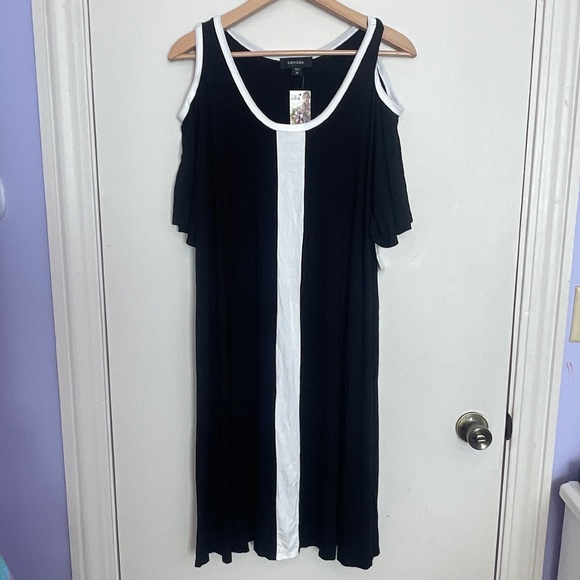 Karen Kane Dresses & Skirts - NWT Karen Kane Black and White Short Cut Out Sleeve Midi Loose Fit Flowing Dress